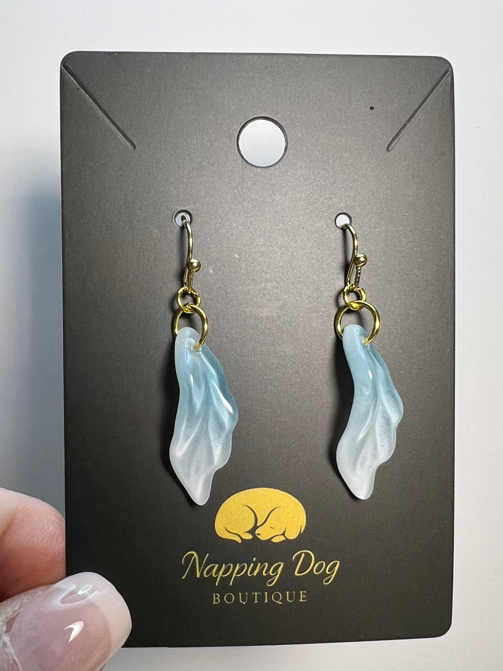 Frosted Glass Leaf Dangle Earrings – Gold-Tone Nature-Inspired Earrings