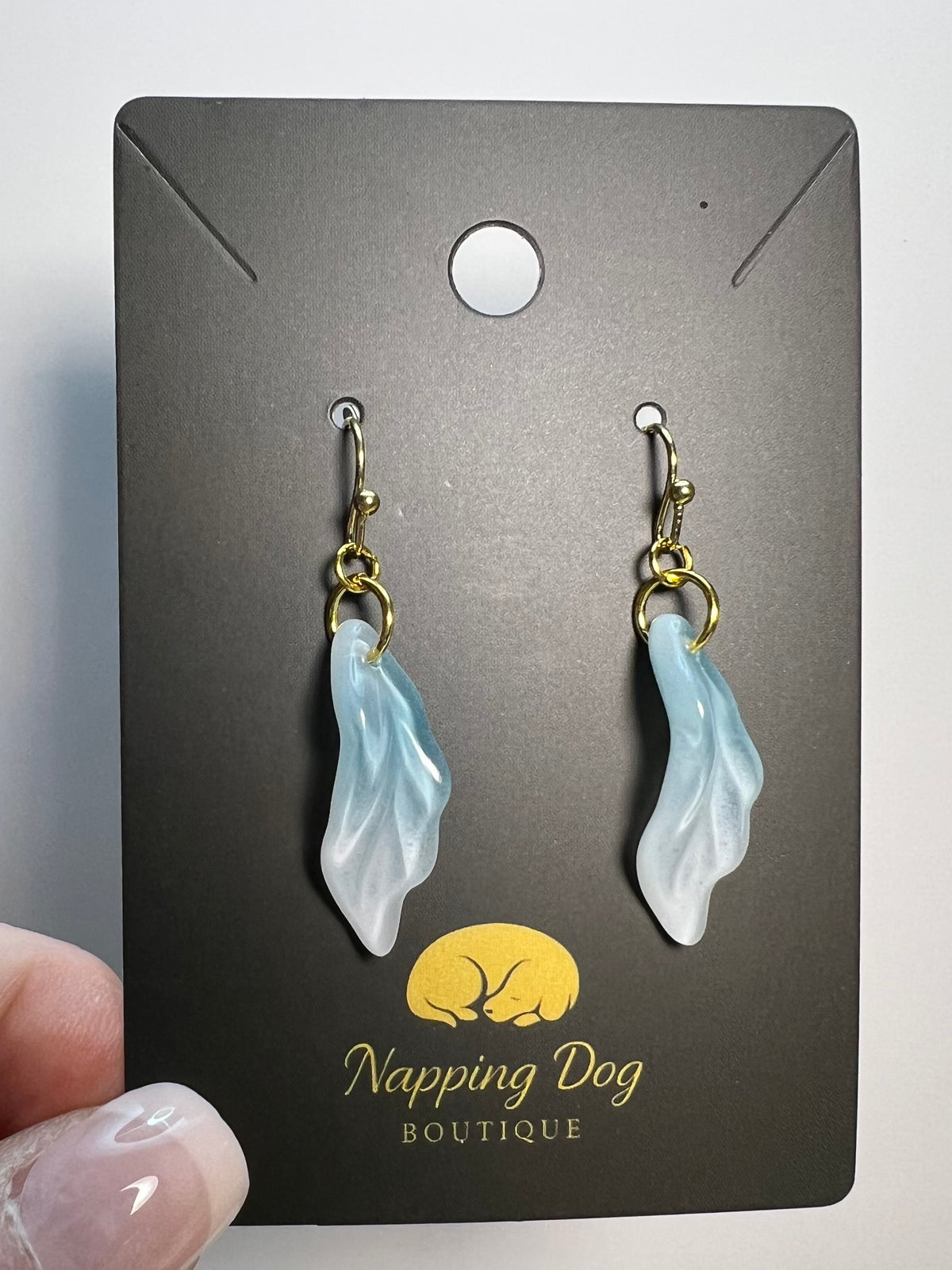 Frosted Glass Leaf Dangle Earrings – Gold-Tone Nature-Inspired Earrings