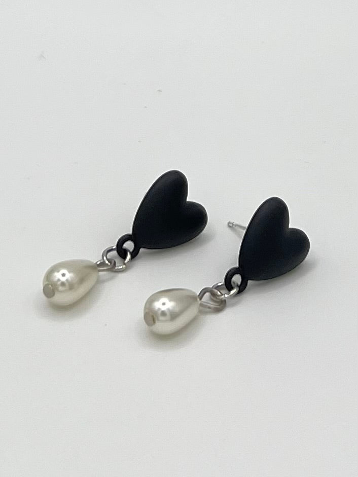 Black Heart & Pearl Drop Earrings