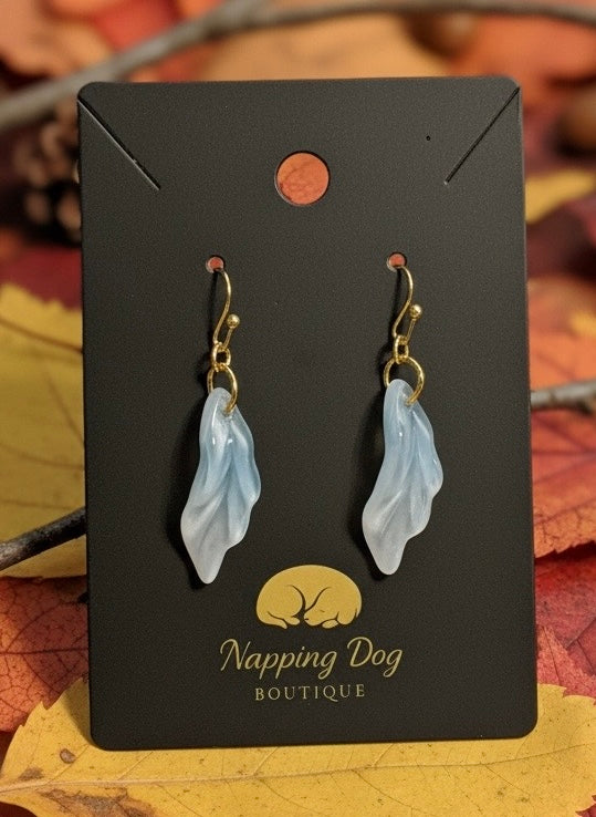 Frosted Glass Leaf Dangle Earrings – Gold-Tone Nature-Inspired Earrings